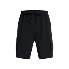 Bermuda cargo Under Armour homme noir de face sur fond blanc, ceinture élastiquée avec cordon et poches cargo des deux côtés