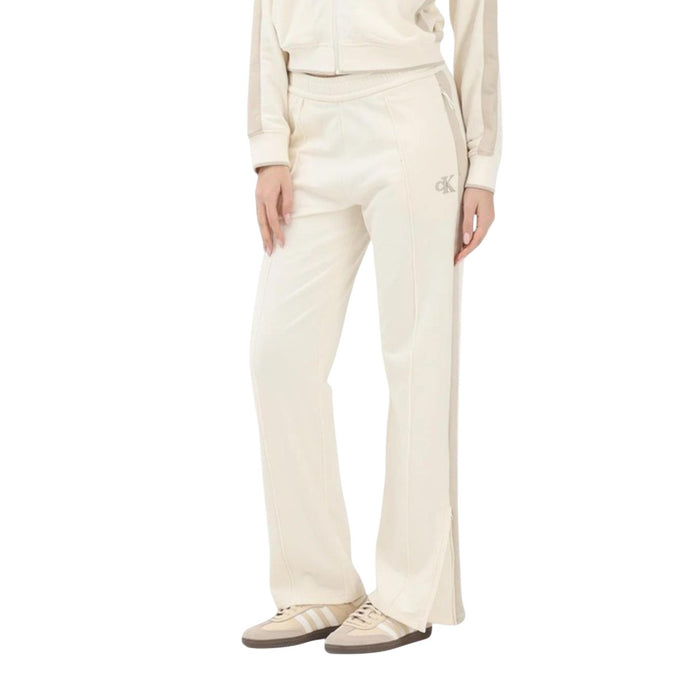 Image 1 : Pantalon femme beige Calvin Klein Jeans coupe regular vue de face — Delvale