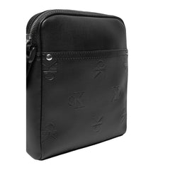 Image 2 : Calvin Klein sacoche noir monogramme CK gaufré poche façade zippée vue trois quarts — Delvale