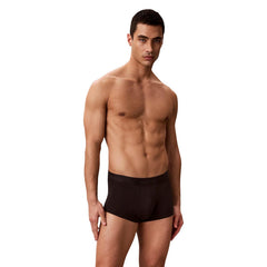 Image 3 : Trois boxers Calvin Klein Underwear homme noir disposés en éventail, vue d'ensemble — Delvale