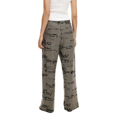 Image 3 : Pantalon Desigual femme gris avec impression, vue d'ensemble du style — Delvale