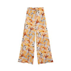 Image 2 : Pantalon Desigual orange fleuri, détail de l'imprimé et de la coupe féminine — Delvale