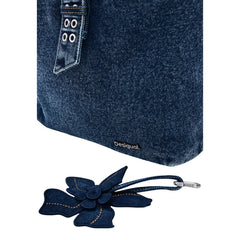 Image 4 : Gros plan sur les œillets argentés et la boucle métal de la sangle du sac Desigual denim — Delvale