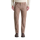 Image 1 : Pantalon homme Jeckerson beige 5 poches coupe droite, porté avec pull crème et bottines marron — Delvale