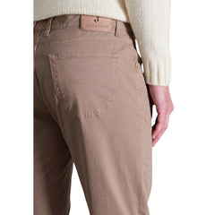 Image 3 : Détail des renforts genoux et surpiqûres du pantalon Jeckerson homme beige premium — Delvale