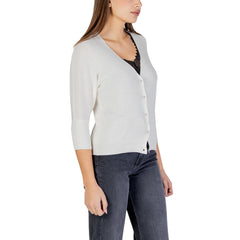 Image 3 : Détail des boutons nacrés et du col V du cardigan Morgan De Toi femme en maille douce blanc crème — Delvale