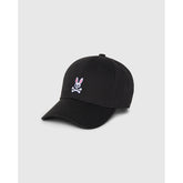 Image 1 : Casquette Psycho Bunny noire de trois quarts avec logo skull bunny brodé en façade sur fond gris clair — Delvale
