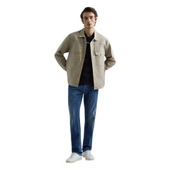 Image 2 : Détail de la coupe droite du jean Replay homme en denim stretch bleu moyen, vue frontale — Delvale
