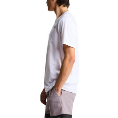 Image 3 : Détail logo The North Face brodé sur la poitrine d'un t-shirt blanc homme — Delvale