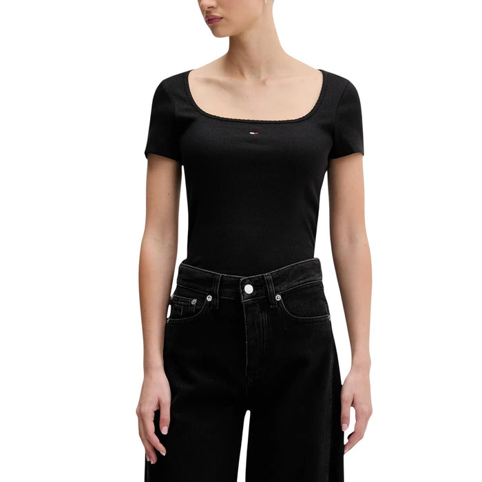 Image 1 : T-shirt femme noir Tommy Hilfiger Jeans avec encolure carrée et manches courtes — delvale