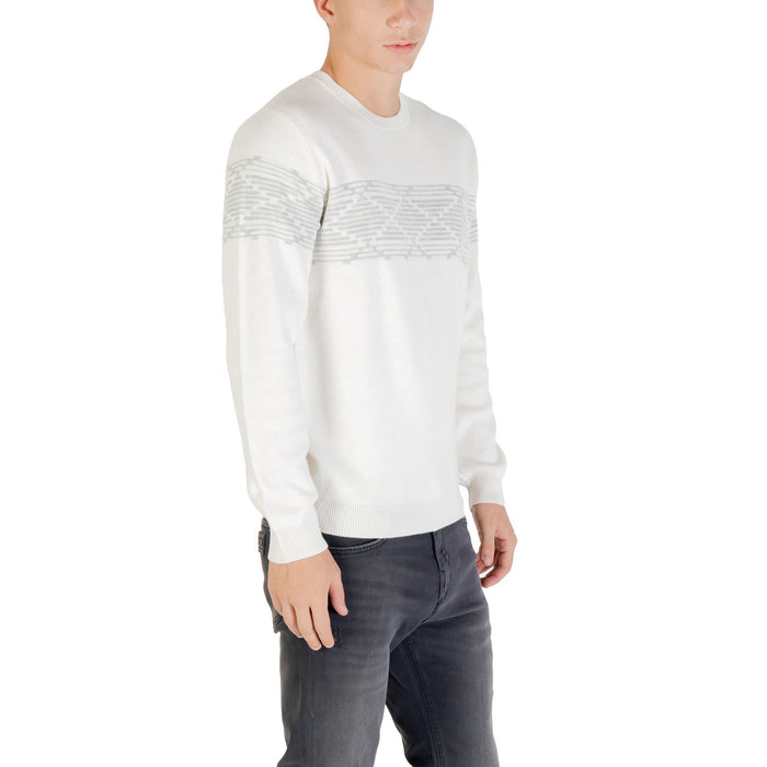 Image 3 : Pull col rond Antony Morato homme coloris blanc écru, coupe droite et bande graphique grise, modèle porté sur fond blanc — 9yvwh4-xt