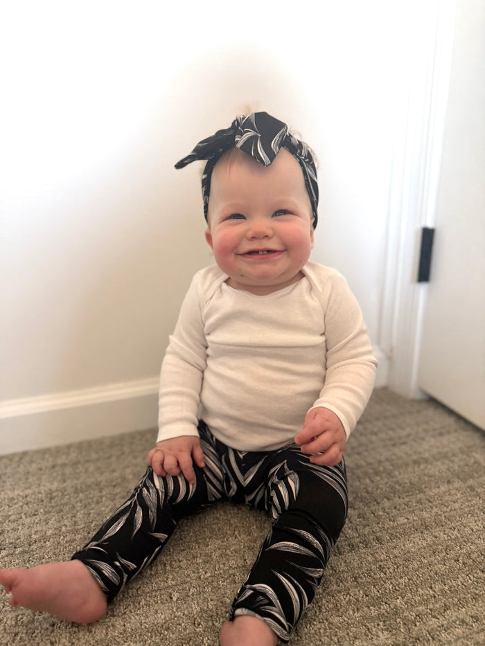 Black Pampas Leaves Leggings