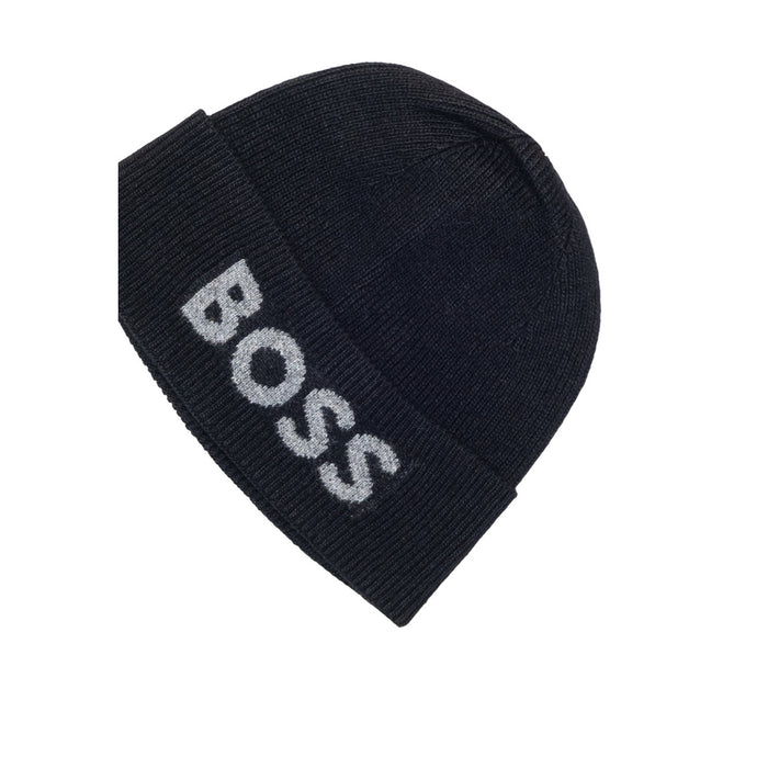 Bonnet Boss homme noir vue portée — détail logo Boss lettrage contrasté en façade
