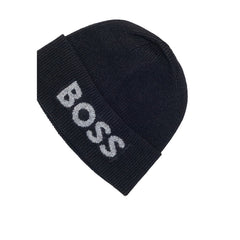 Bonnet Boss homme noir vue portée — détail logo Boss lettrage contrasté en façade