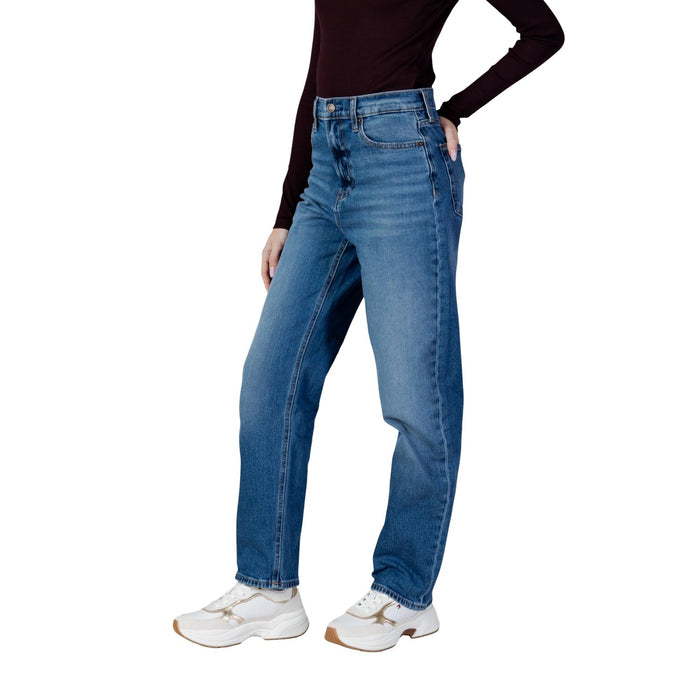 Image 3 : Détail coupe droite et taille haute jean femme Calvin Klein Jeans bleu délavé, silhouette allongée et gainante — Delvale