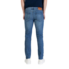 Image 2 : Détail de la coupe slim et du délavage du jean Calvin Klein Jeans homme, mise en valeur de la silhouette — Delvale