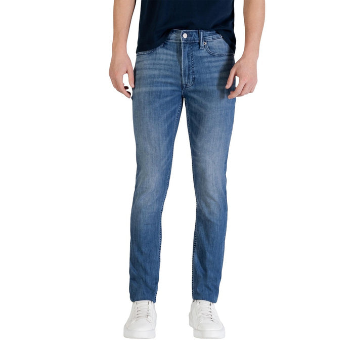 Image 3 : Jean Calvin Klein Jeans homme coupe ajustée, vue de trois quarts mettant en avant la jambe droite et les finitions denim — Delvale