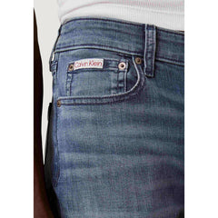 Image 3 : Porté masculin jean slim Calvin Klein Jeans, denim stretch bleu, silhouette épurée et style urbain — Delvale