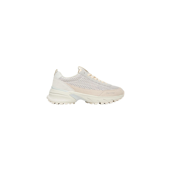 Image 1 : Basket Calvin Klein Jeans femme profil droit, tige mesh blanc et empiècements suède beige, semelle chunky runner crantée — Delvale