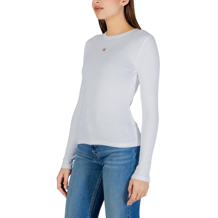 Image 3 : Détail du logo CK signature sur le t-shirt femme Calvin Klein Jeans blanc à manches longues — Delvale