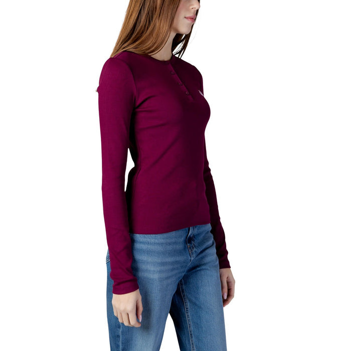 Image 4 : Focus sur les boutons de l'encolure henley du t-shirt Calvin Klein Jeans femme bordeaux, ton sur ton — Delvale
