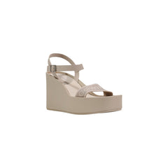 Image 2 : Sandale à plateforme Calvin Klein beige, semelle compensée épaisse et boucle métal argenté sur lanière cheville — Delvale