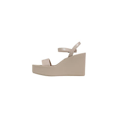 Image 3 : Détail bride avant toile jacquard logo Calvin Klein sur sandale compensée beige femme — Delvale