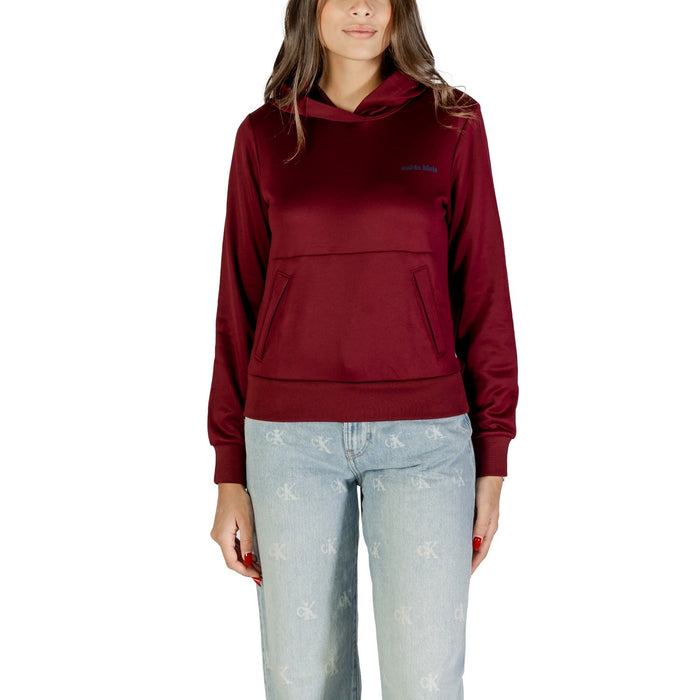 Image 1 : Sweat à capuche Calvin Klein bordeaux pour femme avec inscription brodée, vue de face — delvale