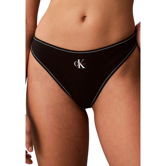 Image 6 : Gros plan sur le monogramme Calvin Klein Underwear brodé sur le soutien-gorge triangle noir — Delvale