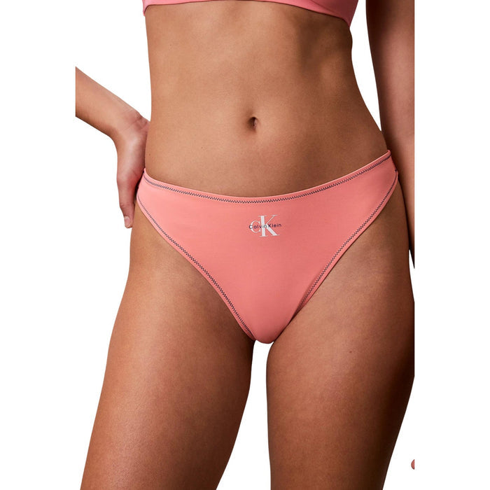 Image 7 : Vue rapprochée de la coupe échancrée de la culotte Calvin Klein Underwear noire — Delvale