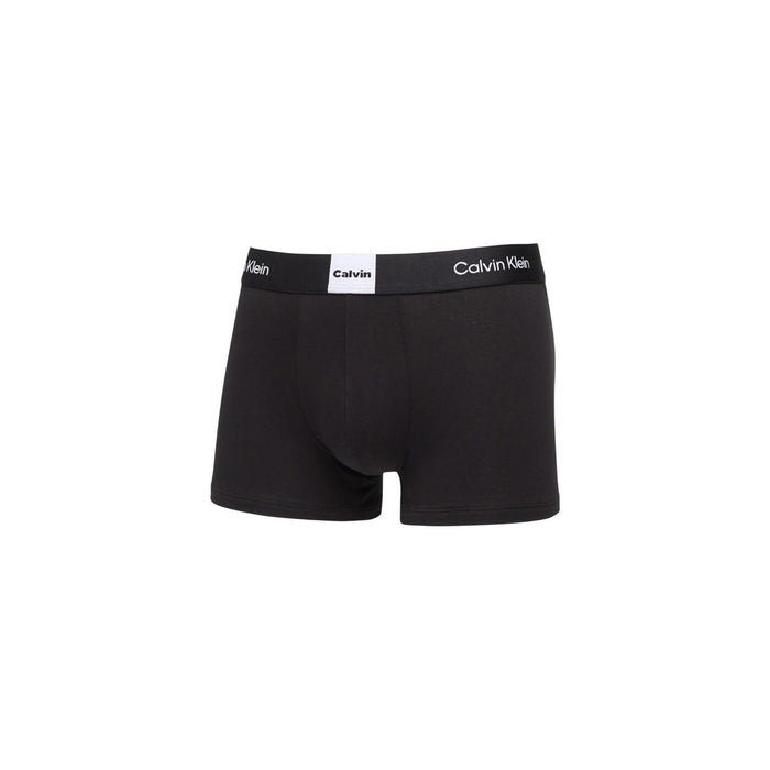 Image 2 : Pack trio de boxers Calvin Klein Underwear homme en coton organique noir, présentation en angle, logo CK sur la ceinture — Delvale