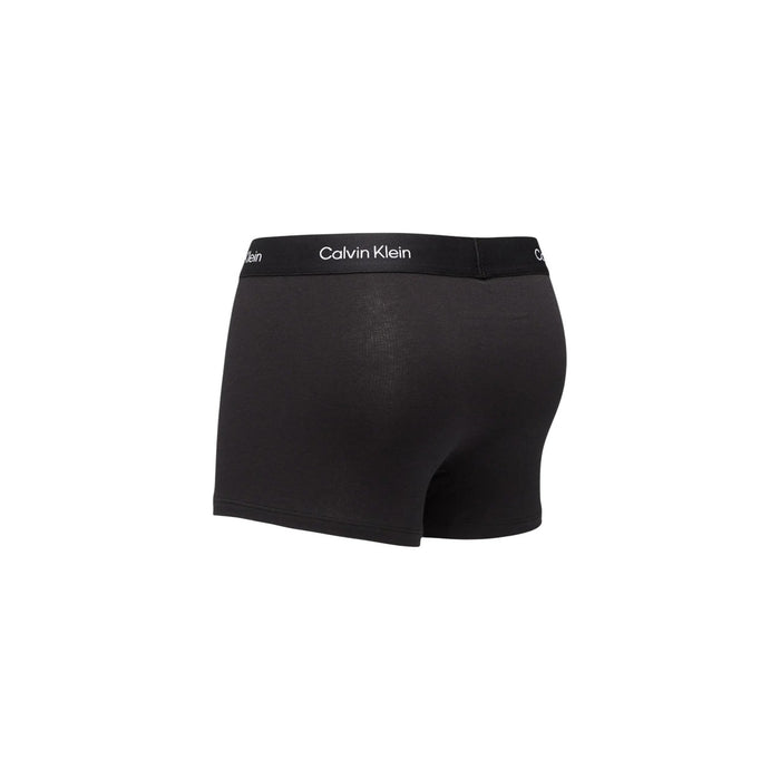 Image 3 : Trois boxers Calvin Klein Underwear homme noirs superposés, détail ceinture élastique large avec inscription Calvin Klein en blanc — Delvale