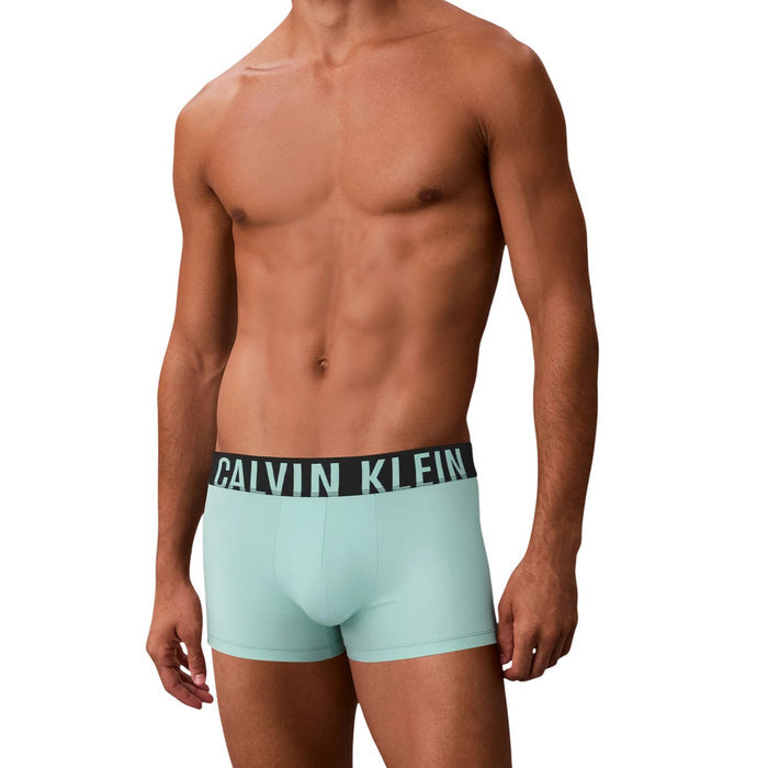 Image 2 : Boxers Calvin Klein Underwear homme empilés montrant les trois ceintures élastiques larges avec logo imprimé — Delvale