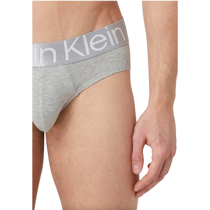 Image 2 : Vue de face du slip Calvin Klein Underwear homme coloris noir, détail ceinture contrastée argentée signature — Delvale