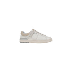Image 1 : Basket Clarks homme low-top en cuir blanc cassé, vue de profil gauche, empiècement talon beige et semelle caoutchouc bicolore — Delvale