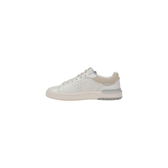 Image 3 : Baskets Clarks homme cuir blanc semelle caoutchouc grise, silhouette épurée low-top vue latérale — Delvale