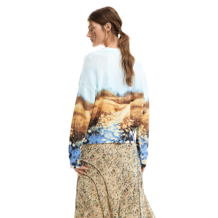 Image 3 : Détail du bas du cardigan Desigual femme avec finition côtelée et motif paysage bleu et brun, manches longues retroussées — Delvale