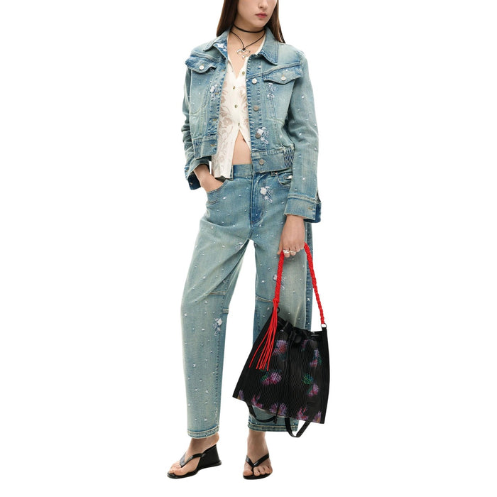 Image 2 : Détail de l'anse tressée rouge du sac bourse Desigual femme et du pompon assorti sur fond blanc — Delvale