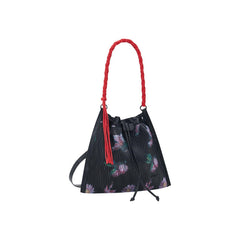 Image 3 : Vue de trois quarts du sac bourse Desigual femme noir montrant la texture ondulée et les bordures en similicuir — Delvale