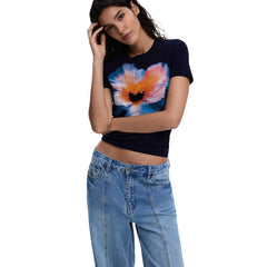 Image 2 : Détail du motif floral exclusif sur t-shirt Desigual femme bleu — Delvale