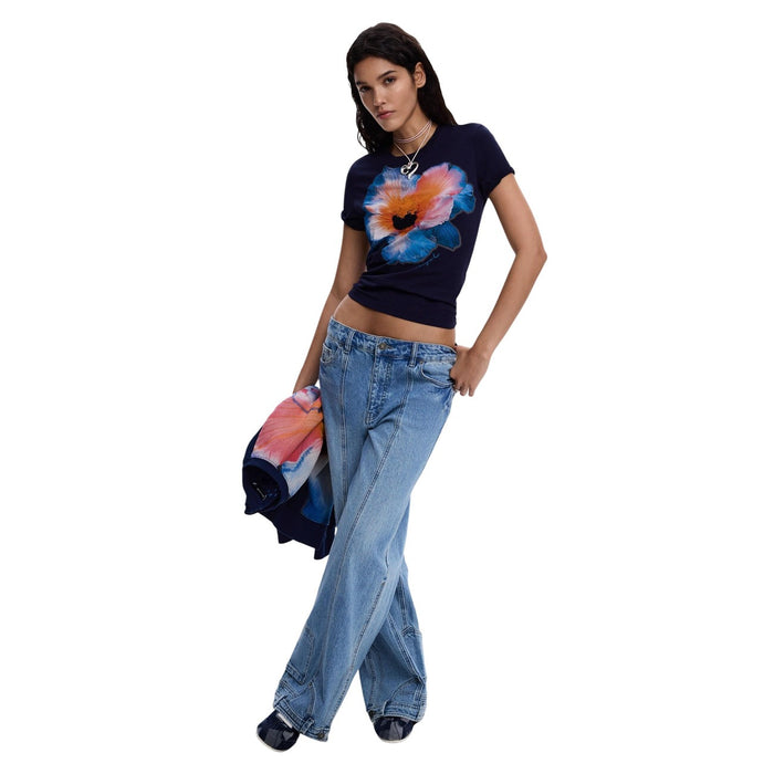 Image 3 : Vue d'ensemble du t-shirt Desigual femme bleu fleuri style bohème — Delvale