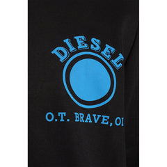 Détail imprimé Diesel O.T. Brave bleu électrique sur molleton noir, cercle bleu cobalt et lettres arquées — Delvale