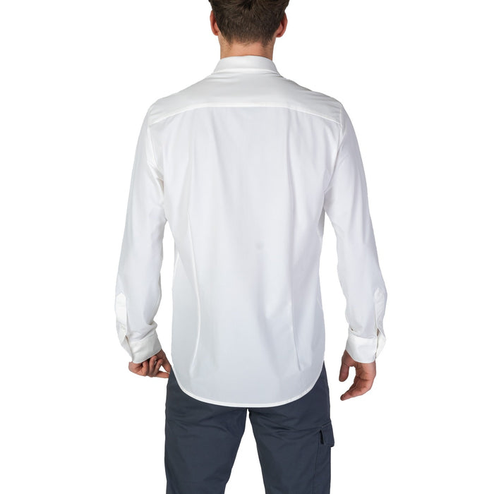 Image 2 : Détail de la chemise homme blanche Fashion Brand, col italien ouvert et boutonnage soigné — Delvale