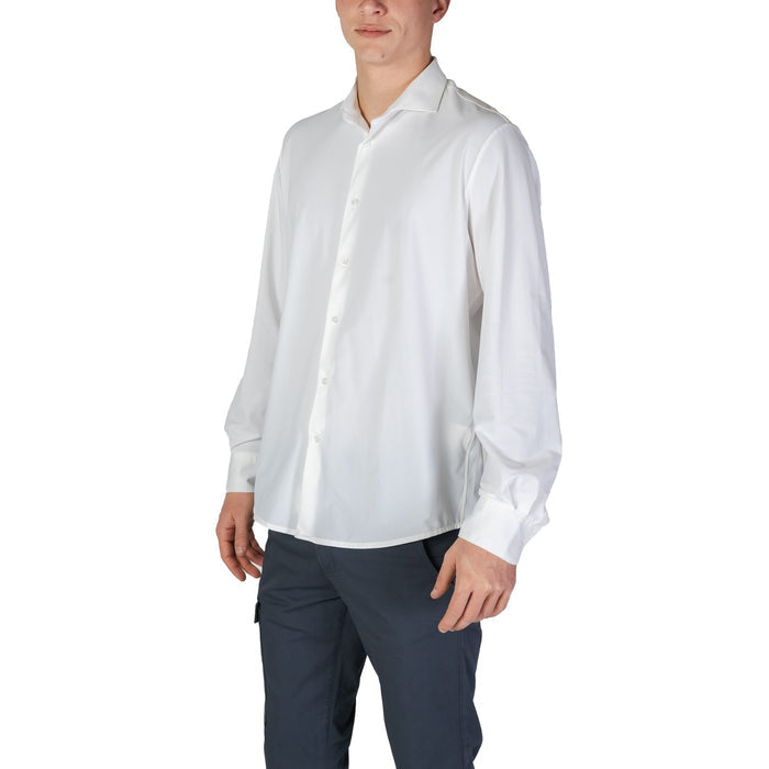 Image 5 : Mannequin masculin en chemise blanche premium Fashion Brand, style élégant et décontracté — Delvale