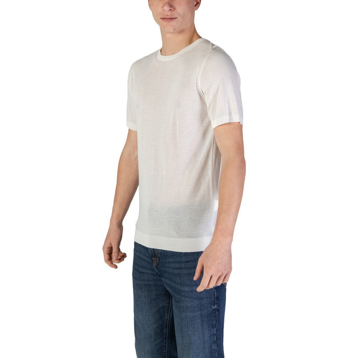 Image 4 : T-shirt Fashion Brand homme blanc vue d'ensemble sur modèle, association jean brut et maille fine — Delvale