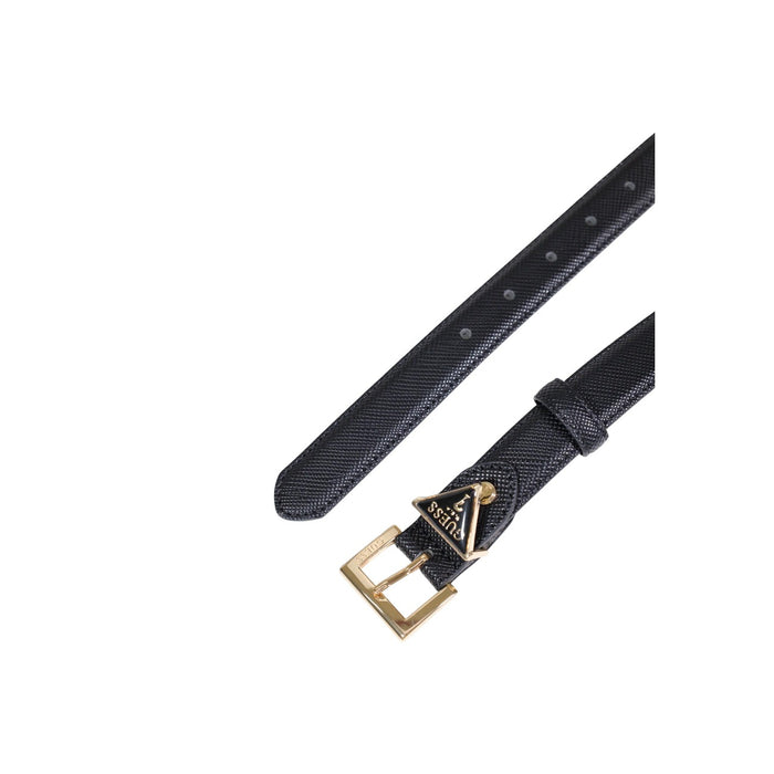 Image 3 : Vue latérale de la ceinture fine Guess femme noire, texture saffiano gaufrée et ardillon doré visible — Delvale