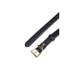 Image 3 : Vue latérale de la ceinture fine Guess femme noire, texture saffiano gaufrée et ardillon doré visible — Delvale