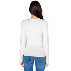 Image 2 : Détail du col V flatteur du pull blanc Guess femme en coton — Delvale
