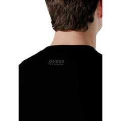 Image 2 : Pull homme Guess maille noire coupe ajustée, détail encolure ras-du-cou et bord-côte — Delvale