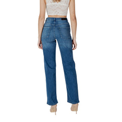 Image 2 : Détail fermeture zip et bouton jean bleu Ichi femme — delvale